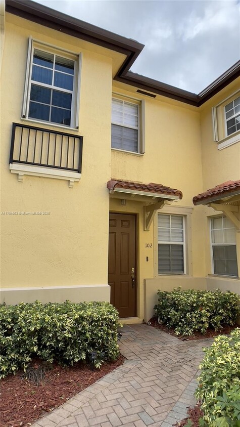 Foto principal - 1388 NE 33rd Ave