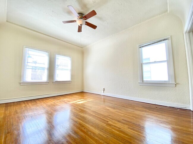 Building Photo - 625 S Cochran Ave