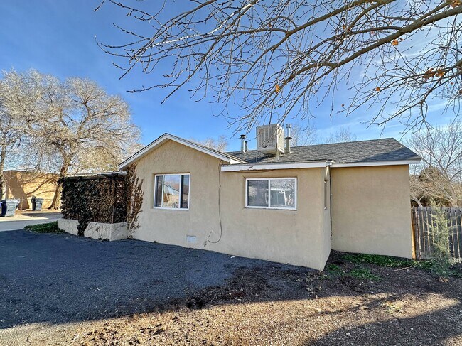 Foto del edificio - 2620 Marble Ave NW