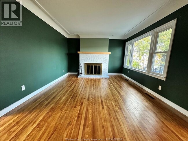 Building Photo - 140 Laurier Dr