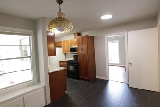 Building Photo - 6915 Edgemoor Dr