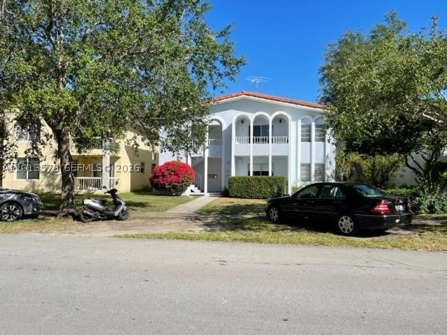 Building Photo - 517 Menendez Ave