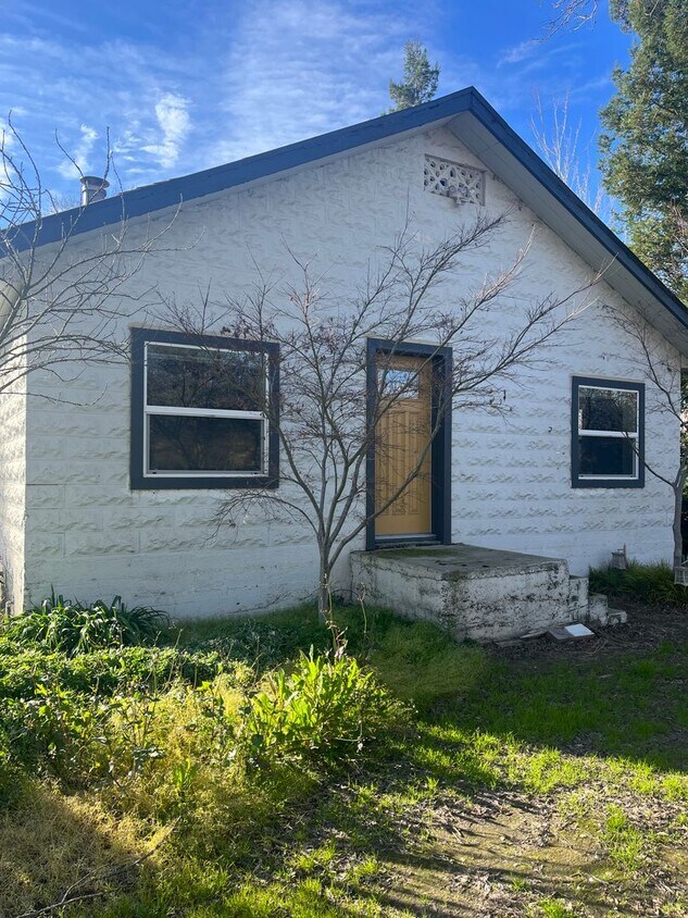 Foto principal - 2 bedroom 2 bath Country House with Big Den