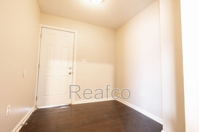 Foto del edificio - 349 E Welch Ave