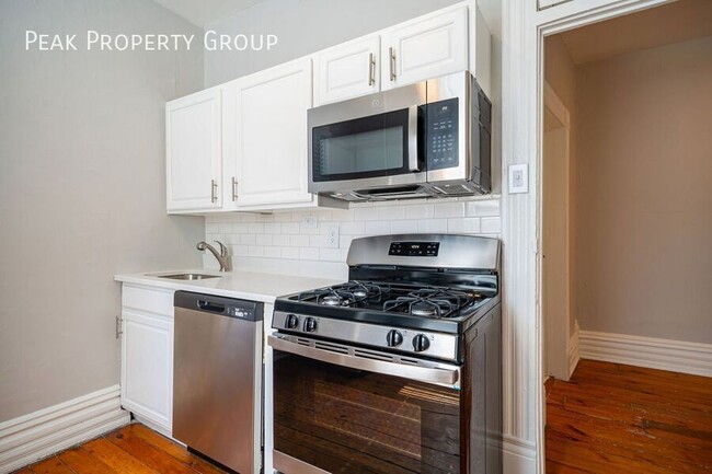 Foto del edificio - 247 1/2 W. Third Avenue-