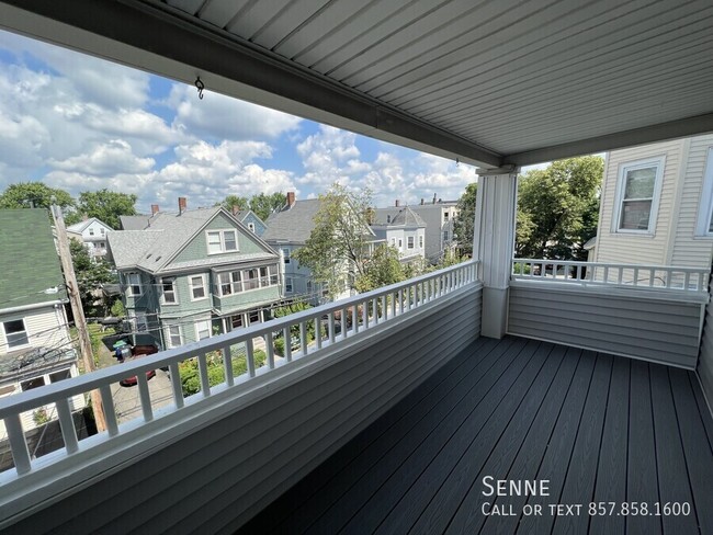 Foto del edificio - Spacious 4-Bed, 2-Bath in Somerville – Ava...