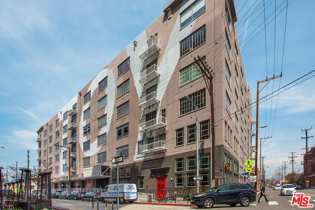 Foto principal - 1855 Industrial St