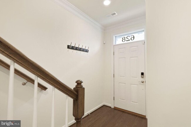 Building Photo - 628 Totten Pl NE