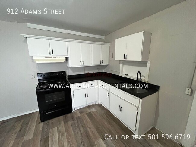 Foto del edificio - 912 Adams St