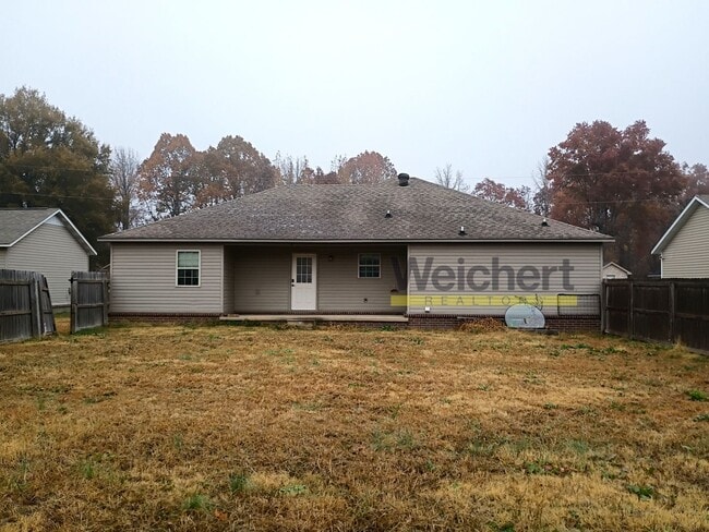 Foto del edificio - Comfortable 3BR/2BA with Garage & Fenced Backyard