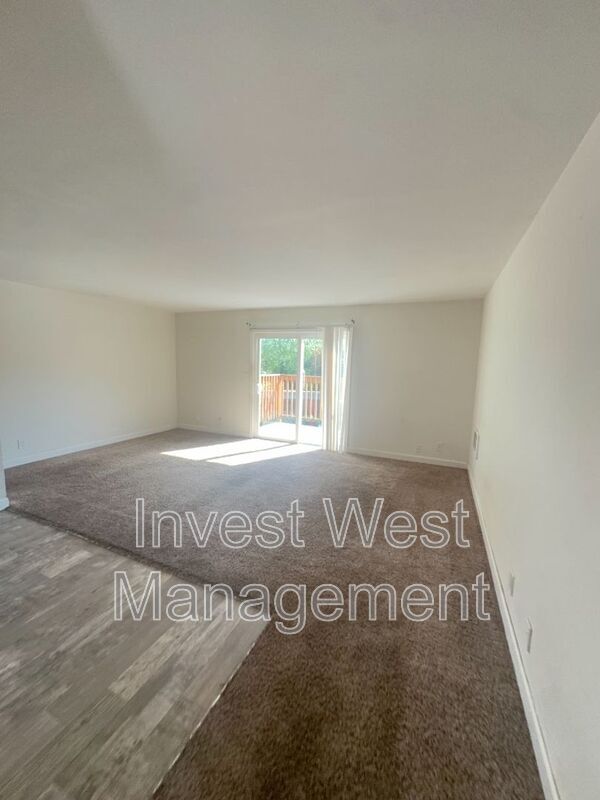 Foto del edificio - 1950-1933 33rd Ave