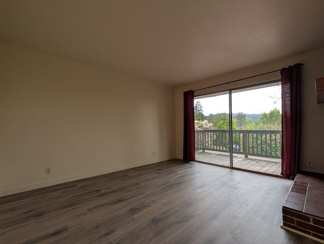Building Photo - 2-Bedroom, 1-Bath Duplex In The Friendly Street Area In Eugene!