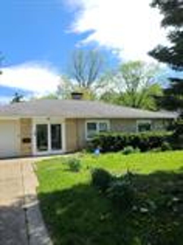 Primary Photo - 106 Elmwood Dr
