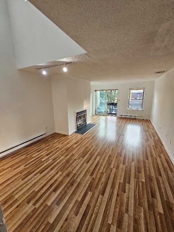 Foto principal - 136 Kane St