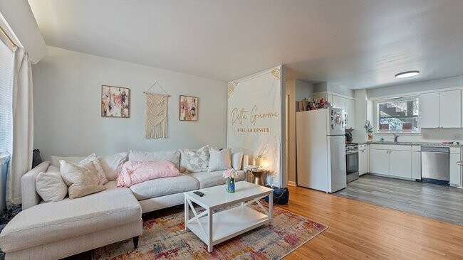 Foto del edificio - 830 W Caraway St