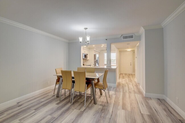 Building Photo - 7076 Huntington Ln