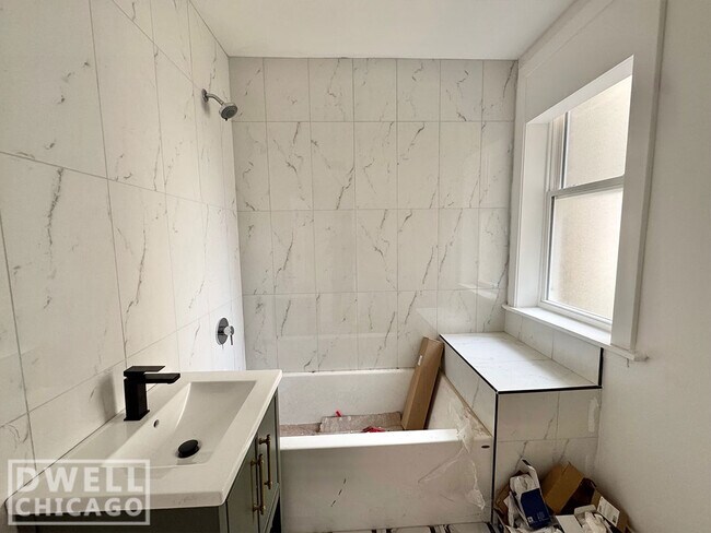 Foto del edificio - 725 W Waveland Ave