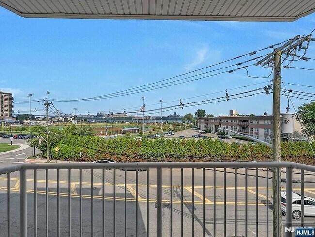 Foto del edificio - 1100 River Rd