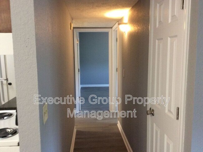 Foto del edificio - 365 Elmwood Dr
