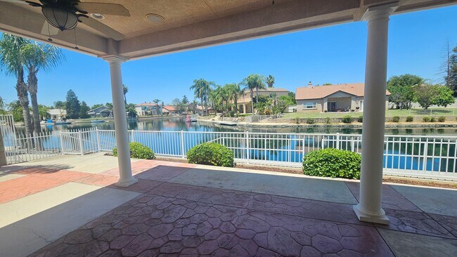 Foto del edificio - Beautiful Waterfront Home in Northwest Bakersfield