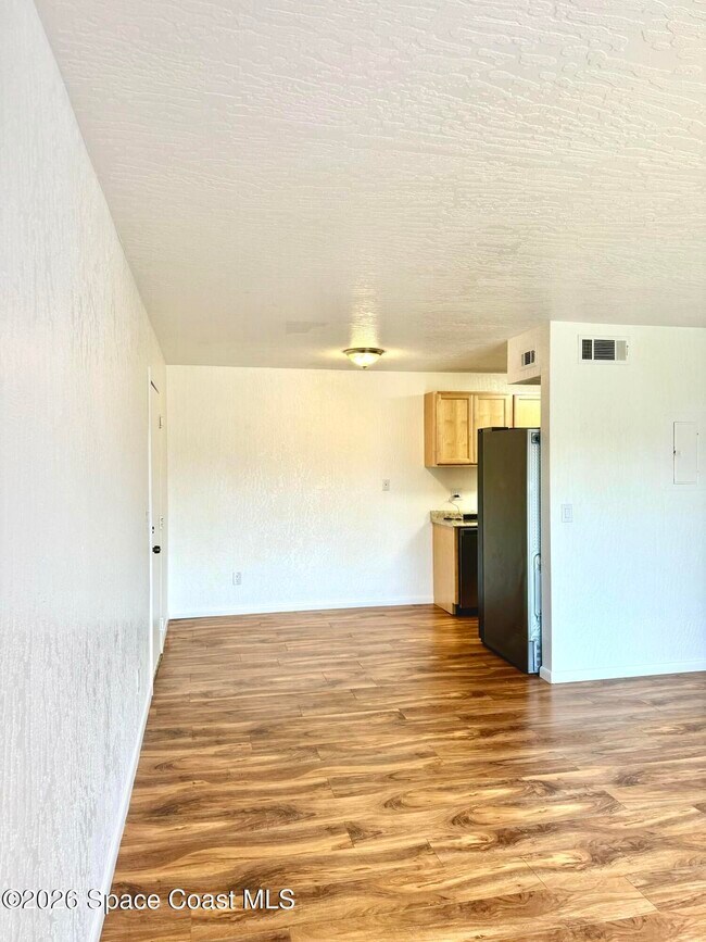 Building Photo - 2100 Forest Knoll Dr NE