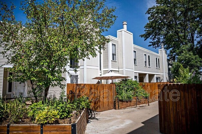 Building Photo - 1050 S Monaco St Pkwy