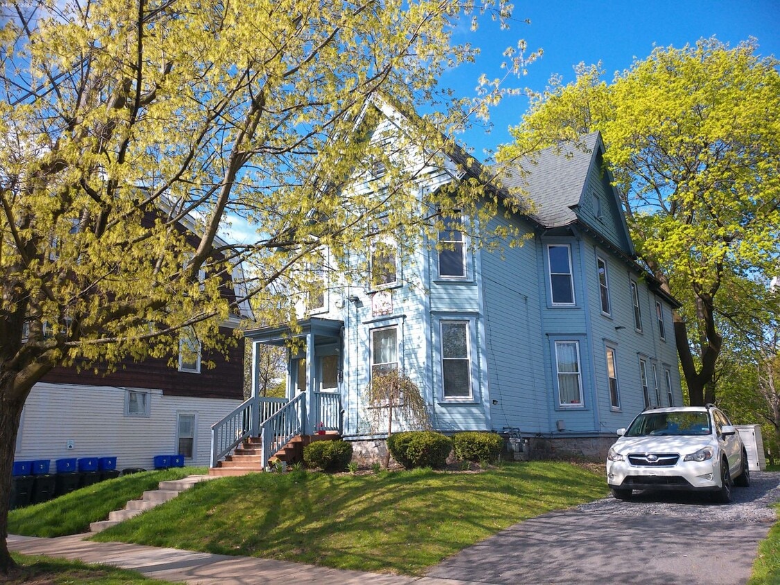 Primary Photo - 418 Cherry St