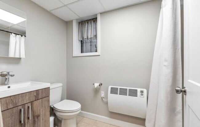 Building Photo - 35 E Price St