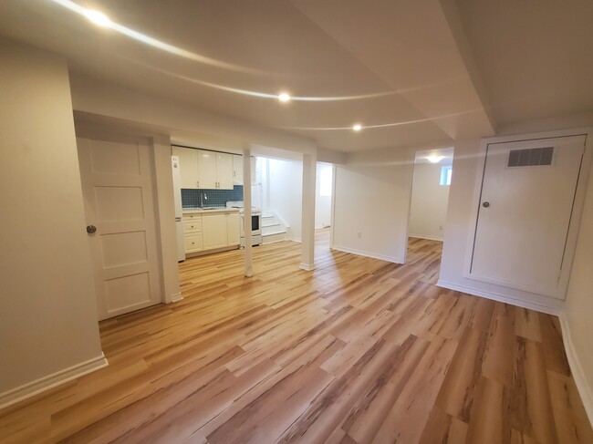 Building Photo - LARGE, very bright lower level loft apartm...