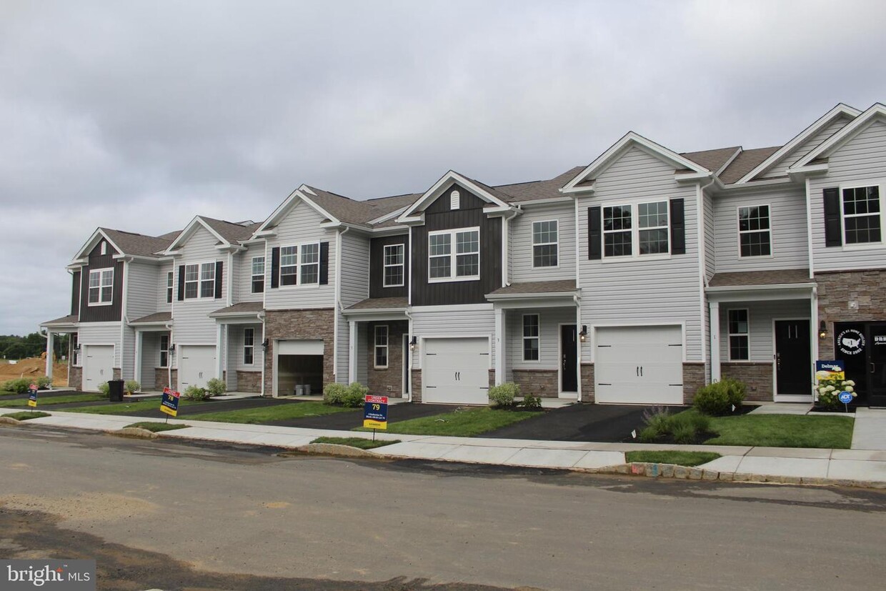 27 Katherine Dr, Burlington, NJ 08016 Townhome Rentals in Burlington