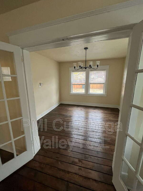 Building Photo - 555 Brittain Rd