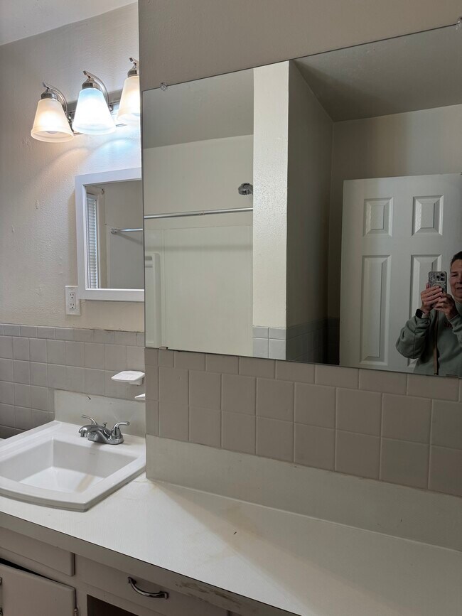 Baño delantero - 3811 26th St