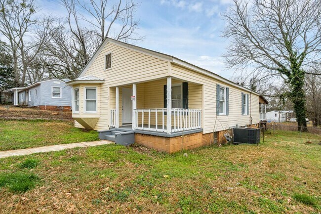 Foto del edificio - Affordable Comfort in Tuscaloosa – 2BR/1BA...