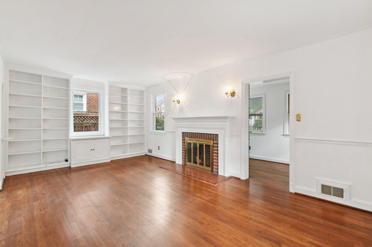 Photo - 5008 44th St NW (Washington, DC)