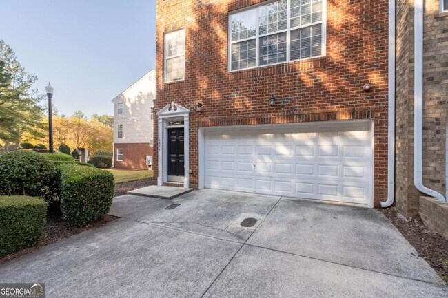 Building Photo - 4674 Creekside Villas Way