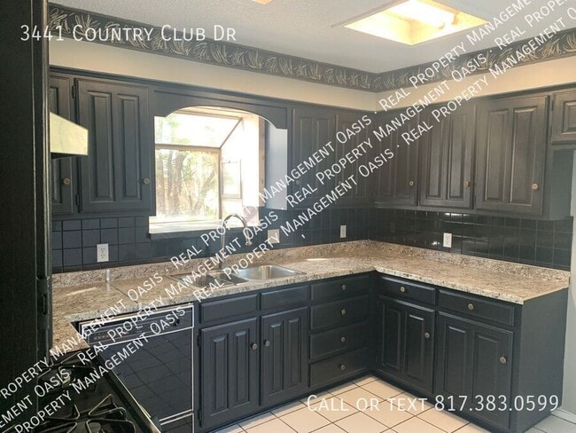 Foto del edificio - 3441 Country Club Dr