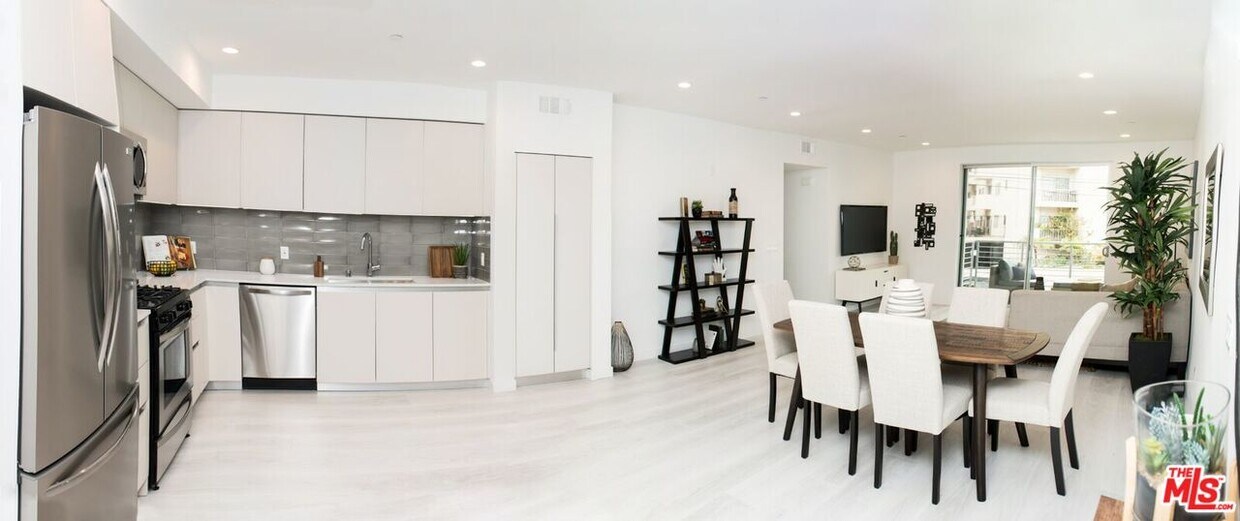 Foto principal - 625 S Barrington Ave