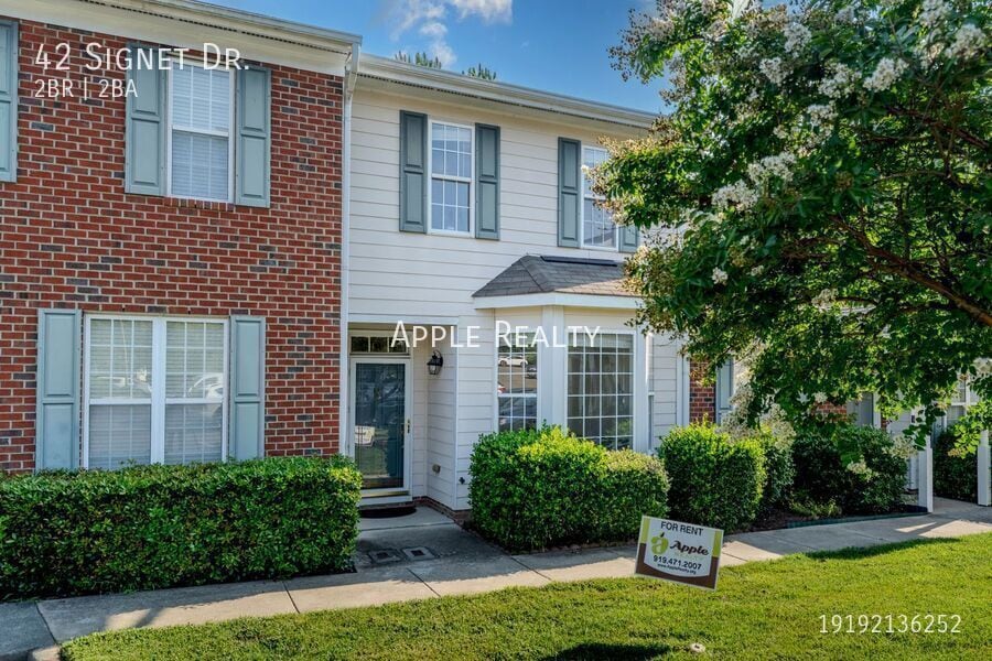 Photo - 42 Signet Dr