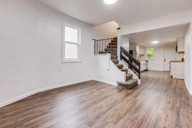 Photo - AVAILABLE NOW - Fully Renovated Mount Wash... House