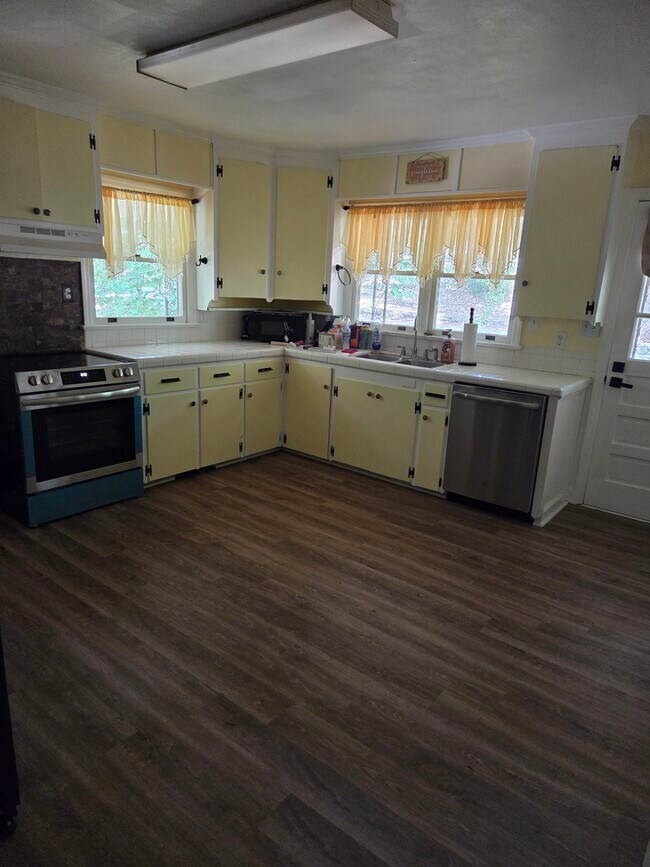 Foto del edificio - 402 Pinecrest St