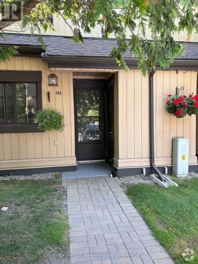 Building Photo - 185 Escarpment Crescent