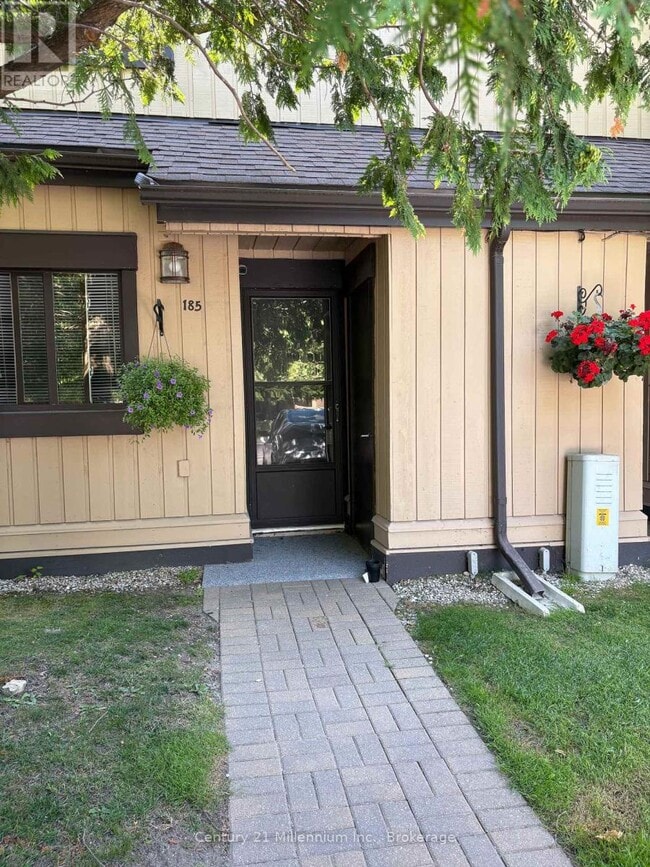 Building Photo - 185 Escarpment Crescent