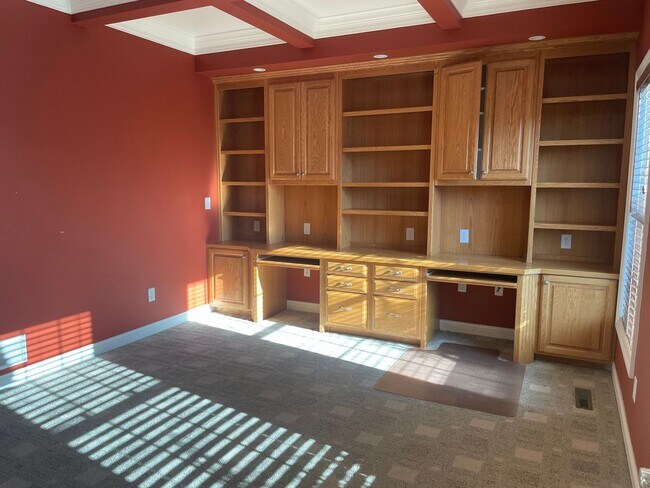 Building Photo - Five Bedroom Home in NE Rochester MN