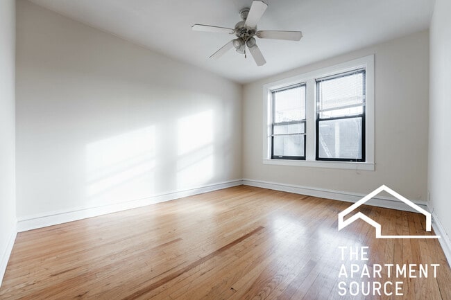 Building Photo - 1947 W Winnemac Ave