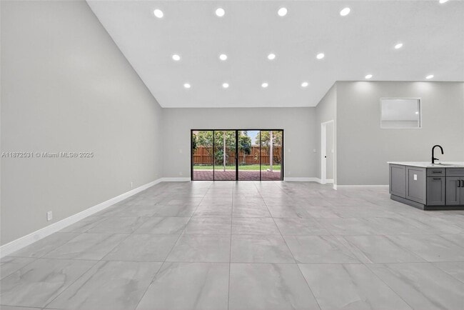 Building Photo - 9581 El Clair Ranch Rd