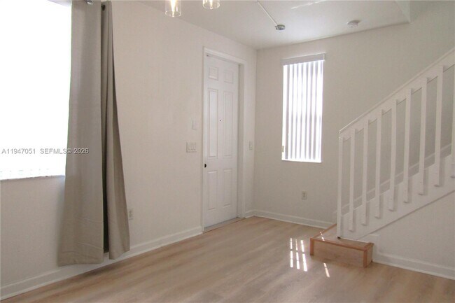 Foto del edificio - 1485 NE 33rd Rd