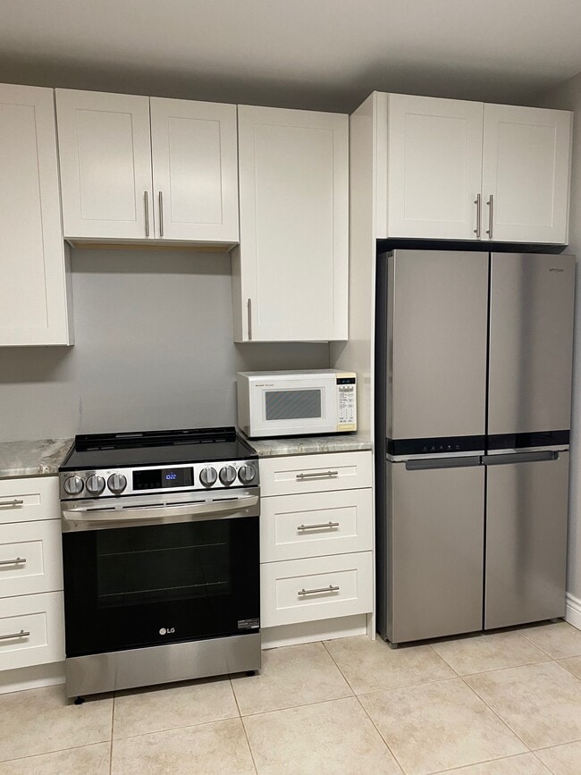Building Photo - 12350 Berkeley Square Dr