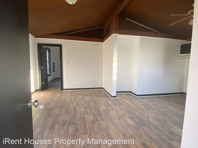 Building Photo - 2 br, 1 bath House - 111 NW 8th St