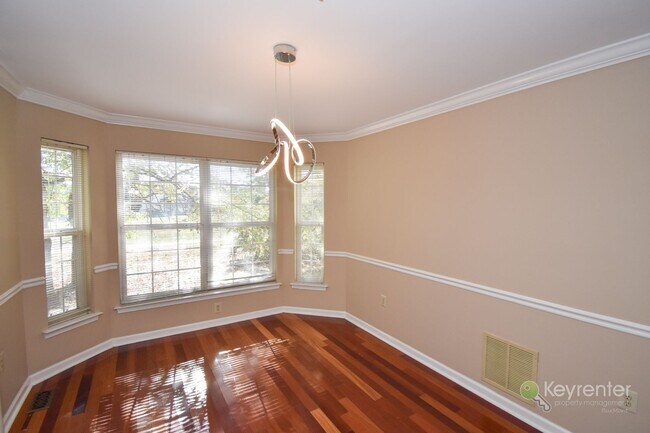 Foto del edificio - End Unit Townhome in Warrington Hunt community with 2 car garage!