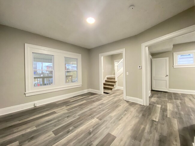 Building Photo - Highland Charm